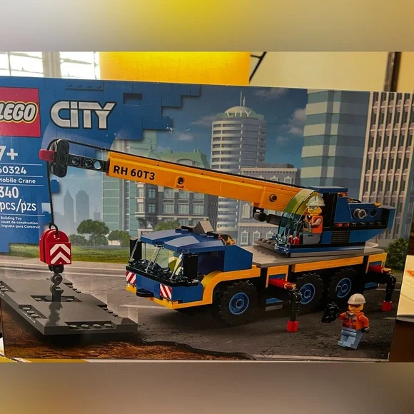 LEGO CITY MOBILE CRANE CONSTRUCTION SET. #60324  340 PCS  BRAND NEW BOX UNOPENED - Picture 5 of 7